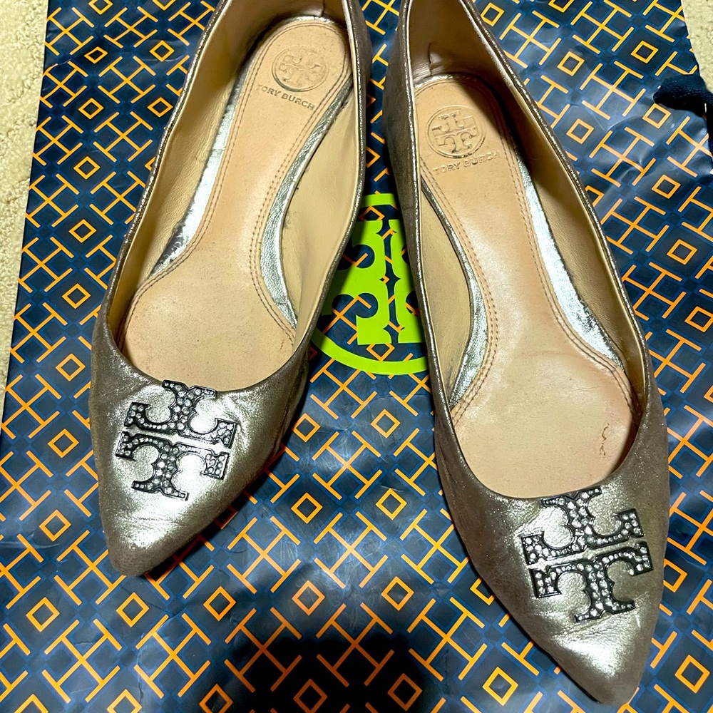 Tory Burch champagne flats w/rhinestone logo 7.5